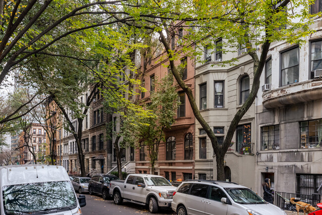 59-61 W 68th St in New York, NY - Foto de edificio - Building Photo