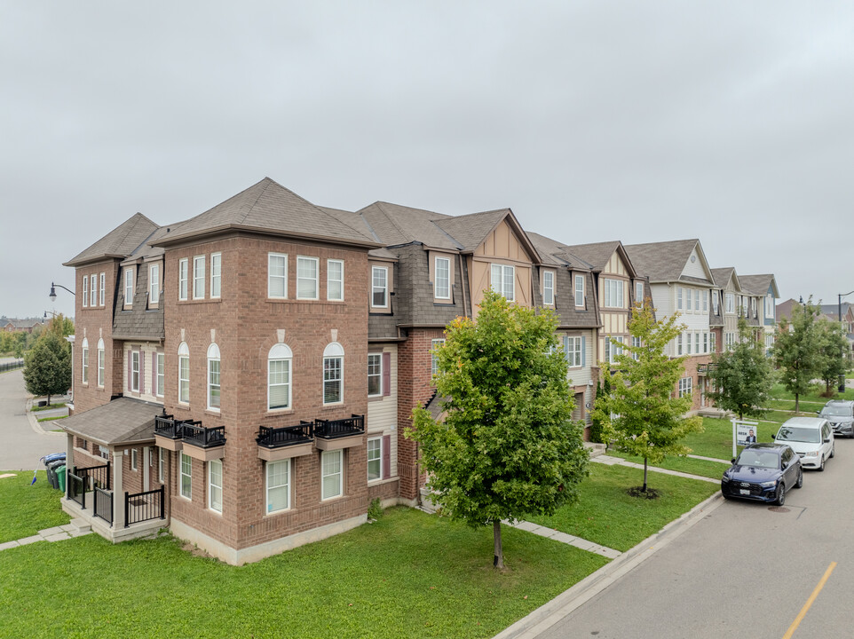 12 Agricola Rd in Brampton, ON - Building Photo