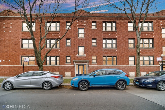 property at 1454 W Roscoe St