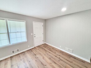 1082 Amelia Dr SW in Marietta, GA - Building Photo - Building Photo