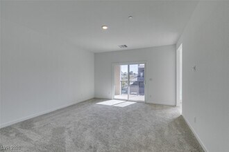 302 Walsh Peak Ave in Henderson, NV - Building Photo - Building Photo