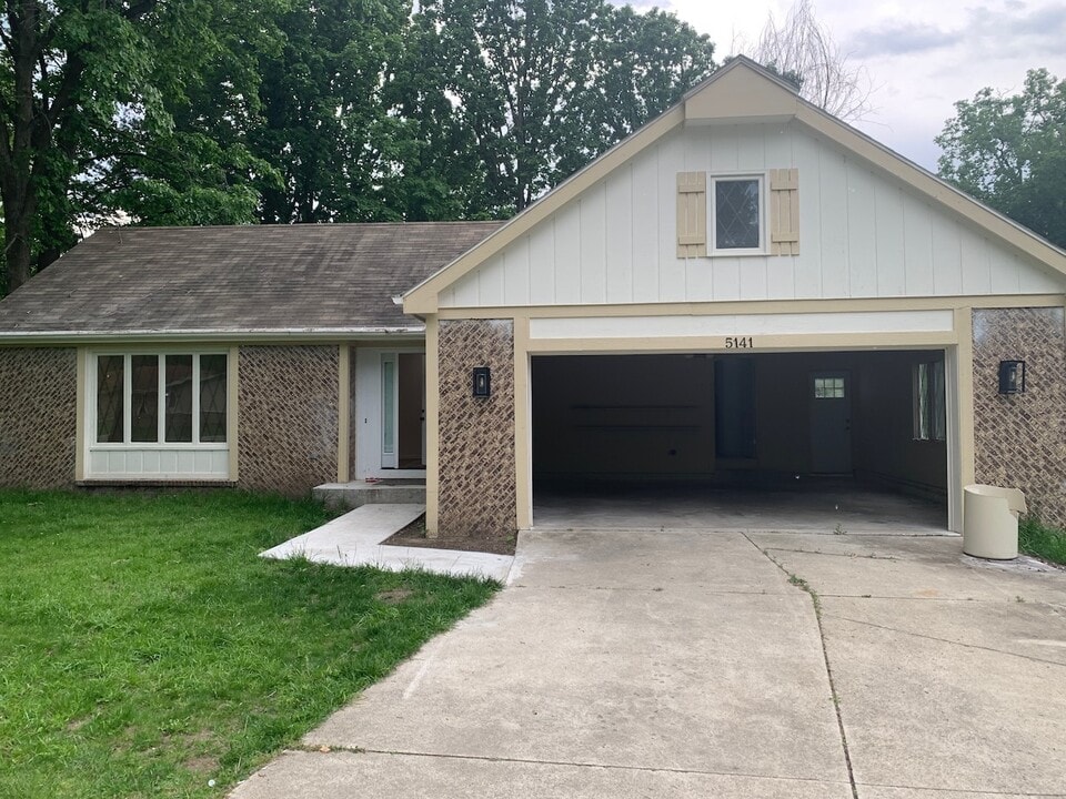 5141 Inland Dr in Sylvania, OH - Building Photo
