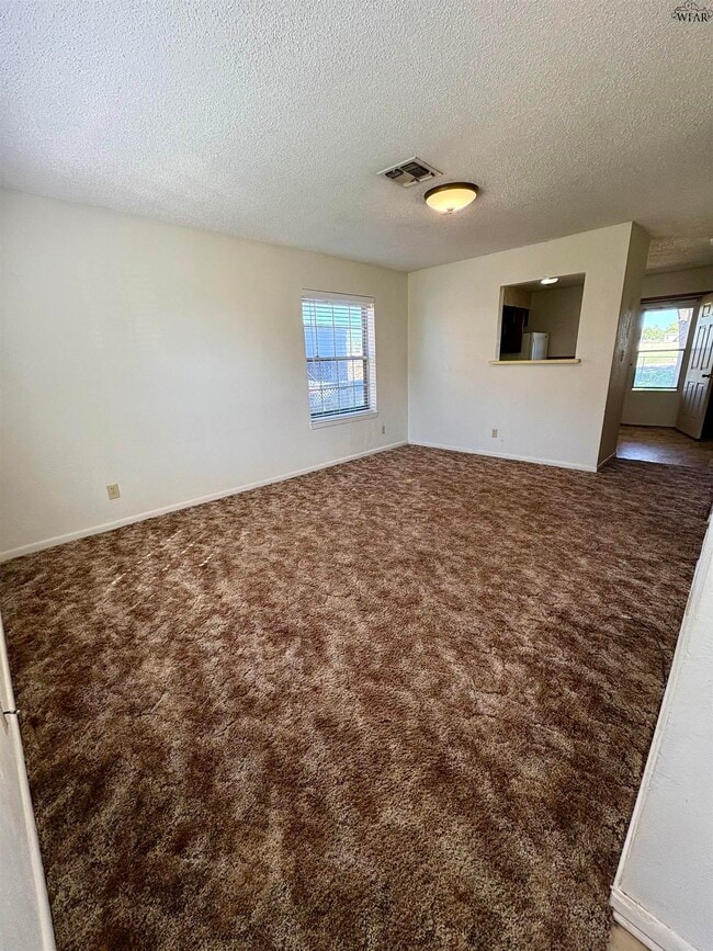 205 E Garden Dr in Iowa Park, TX - Building Photo - Building Photo