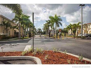 8001 W 36th Ave-Unit -3 in Hialeah, FL - Building Photo - Building Photo