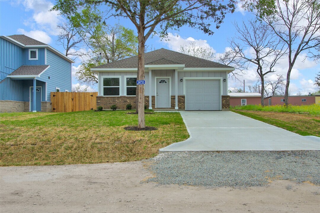 24735 Waterford St in Hempstead, TX - Building Photo