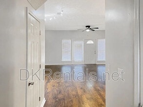 Room in Townhome on Stone Gate Way in East Point, GA - Building Photo - Building Photo