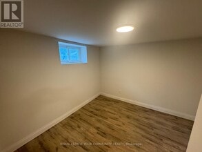 132 Don Mor Dr in Newmarket, ON - Building Photo - Building Photo