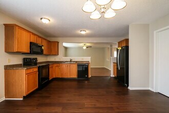 10743 Timothy Ln in Indianapolis, IN - Foto de edificio - Building Photo