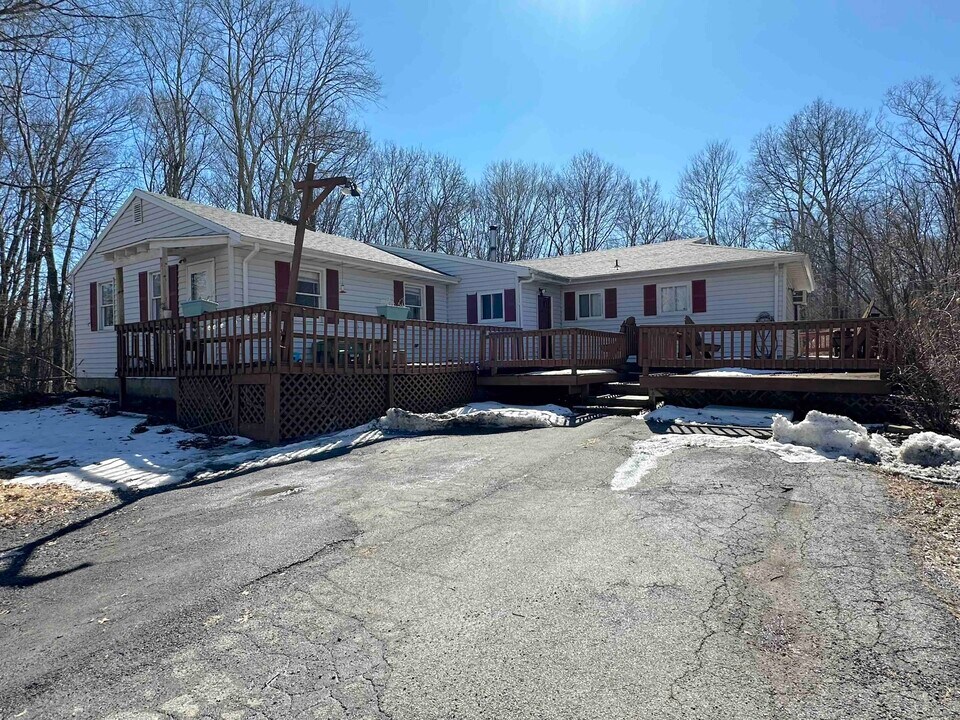15 Cooks Ln, Unit 1 in Gardiner, NY - Building Photo