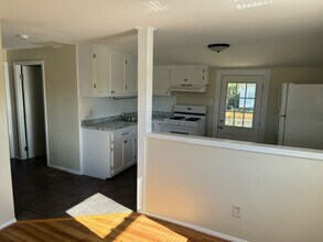 842 State Rd, Unit 842 State Rd Unit 2 in Westport, MA - Foto de edificio - Building Photo