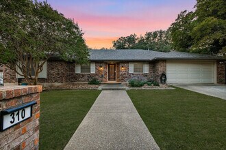310 Twisted Wood Dr in San Antonio, TX - Building Photo - Building Photo