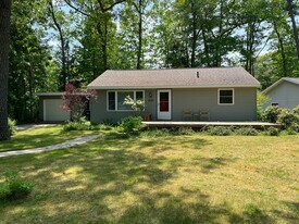 2020 Chippewa St in Traverse City, MI - Building Photo