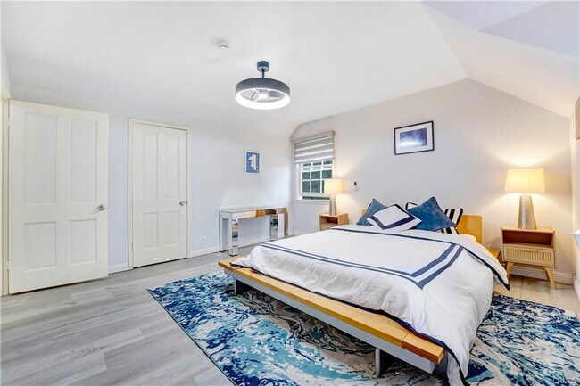 12060 Laurel Terrace Dr in Los Angeles, CA - Building Photo - Building Photo