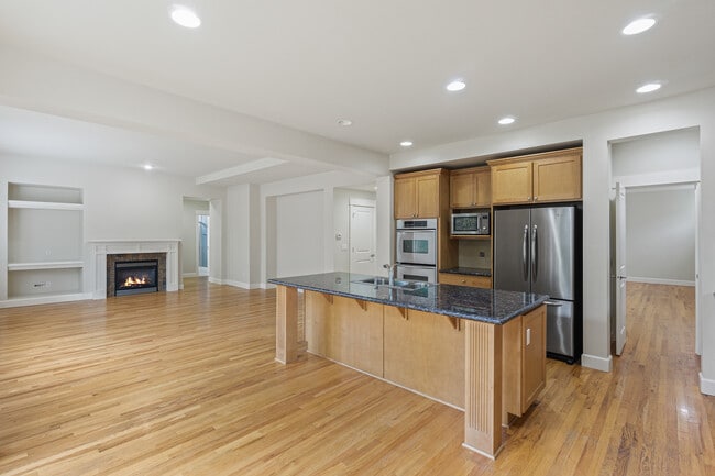 17212 NE 117th Way in Redmond, WA - Building Photo - Building Photo