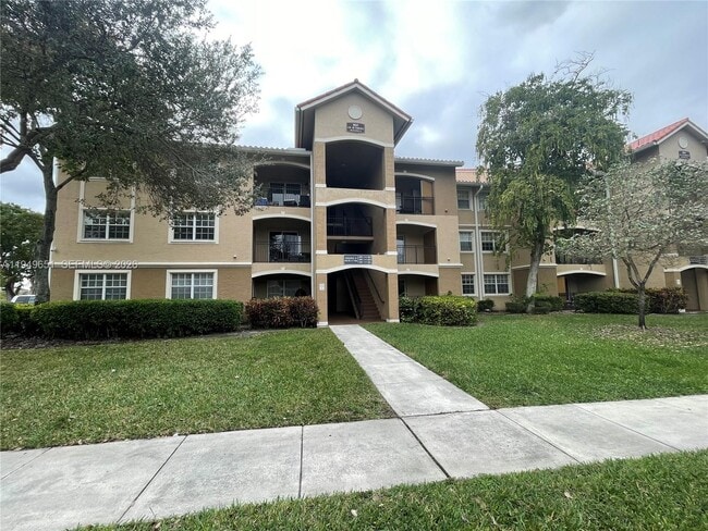 160 SW 117th Terrace in Pembroke Pines, FL - Foto de edificio - Building Photo
