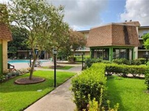 2708 Whitney Pl, Unit 911 in Metairie, LA - Building Photo - Building Photo