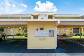 Beach Villa I in Cape Coral, FL - Building Photo - Building Photo