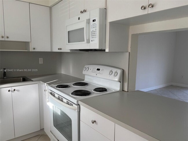 20200 NE 27th Ct in Aventura, FL - Building Photo - Building Photo