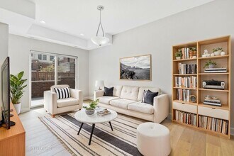 833 Laurel Ave in Highland Park, IL - Building Photo - Building Photo