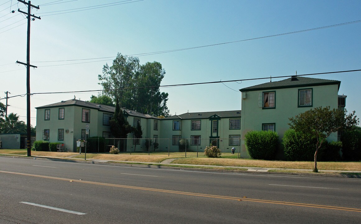 Brooks Apartments in Fresno, CA - Building Photo