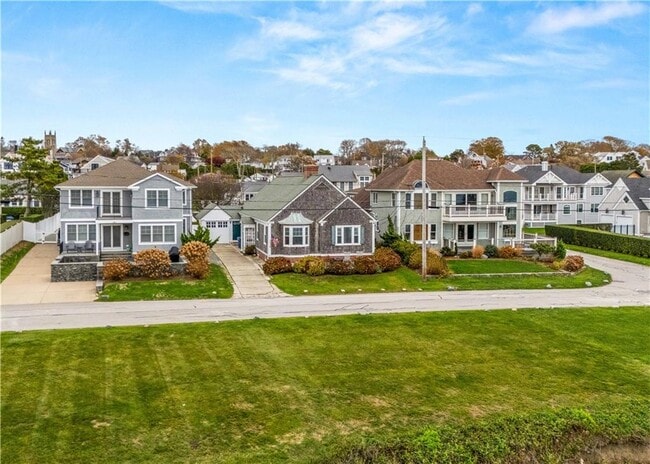 112 Esplanade in Middletown, RI - Building Photo - Building Photo