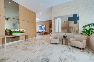 999 N Doheny Dr, Unit 302 in West Hollywood, CA - Building Photo