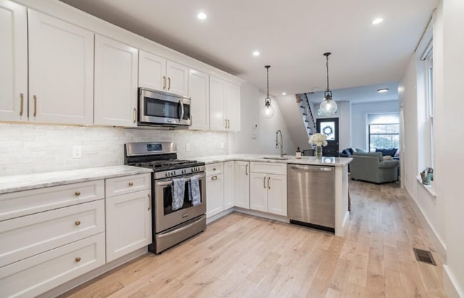 property at 2432 Poplar St