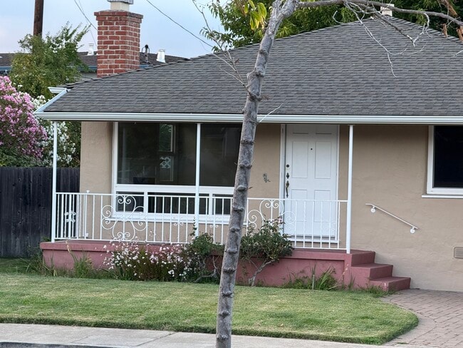property at 701 Poinsettia Ave