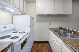 Rivergate Apartments in West Sacramento, CA - Building Photo - Interior Photo