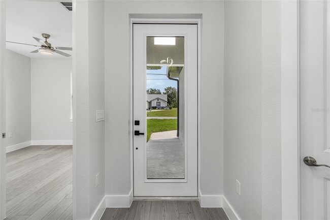 26221 Sandhill Blvd in Punta Gorda, FL - Foto de edificio - Building Photo