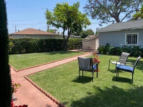 11074 Califa St in North Hollywood, CA - Foto de edificio - Building Photo