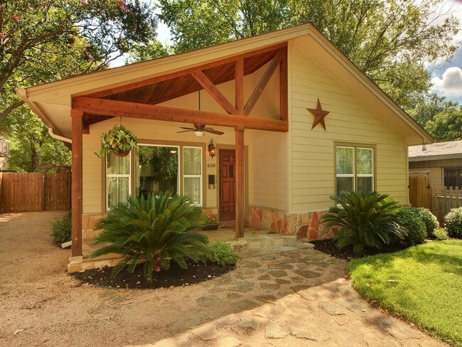 610 W North Loop Blvd in Austin, TX - Building Photo - Building Photo