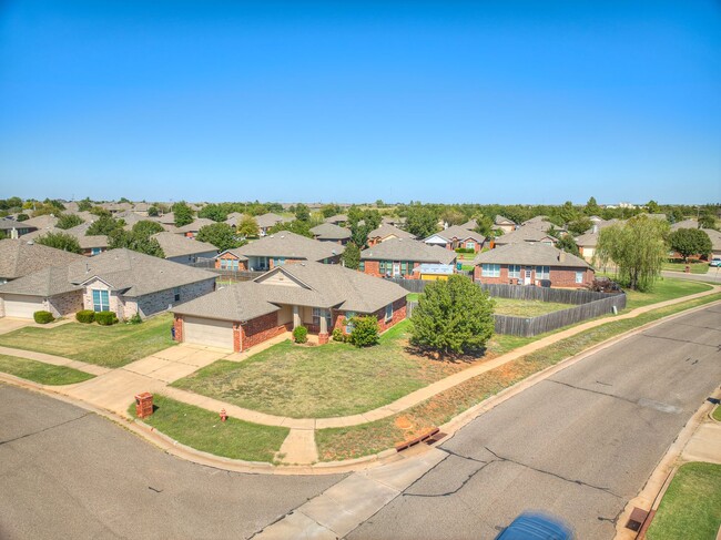 2401 NW 162nd St in Edmond, OK - Building Photo - Building Photo