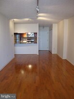 241 S 6th St in Philadelphia, PA - Building Photo