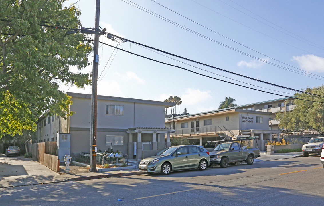 Franciscan Apartments in Mountain View, CA - Foto de edificio