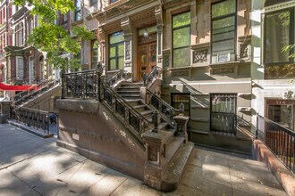 112 W 73rd St in New York, NY - Building Photo - Building Photo