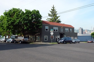 Nyleta Court in Portland, OR - Building Photo - Building Photo