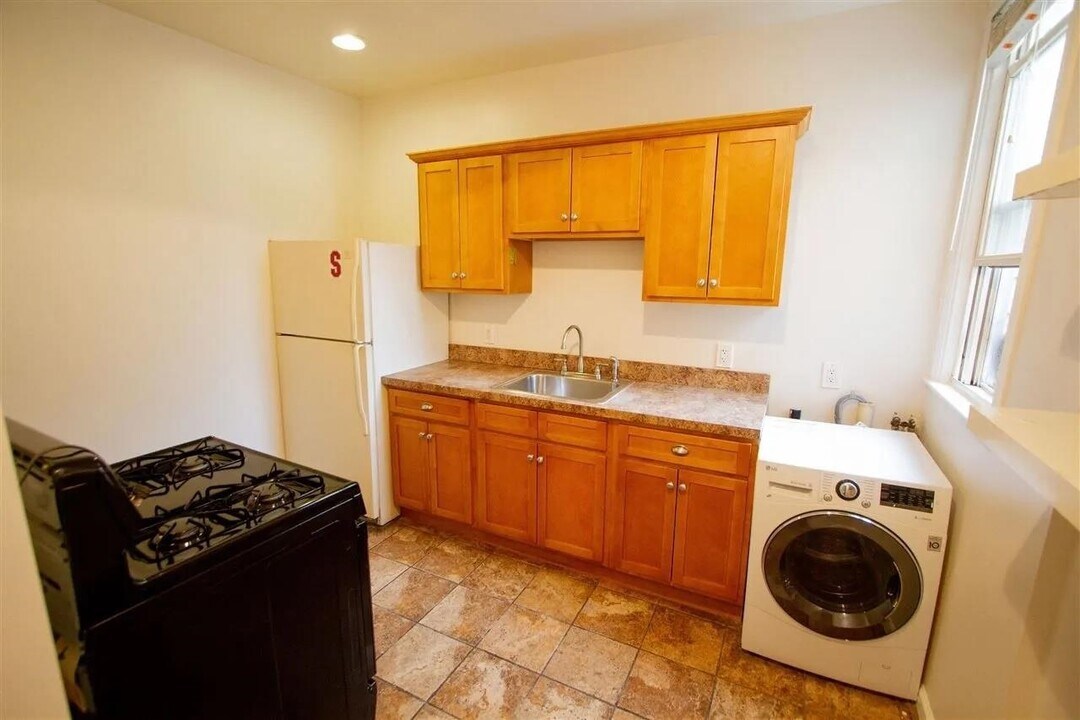 136 Sherman Ave in Jersey City, NJ - Building Photo