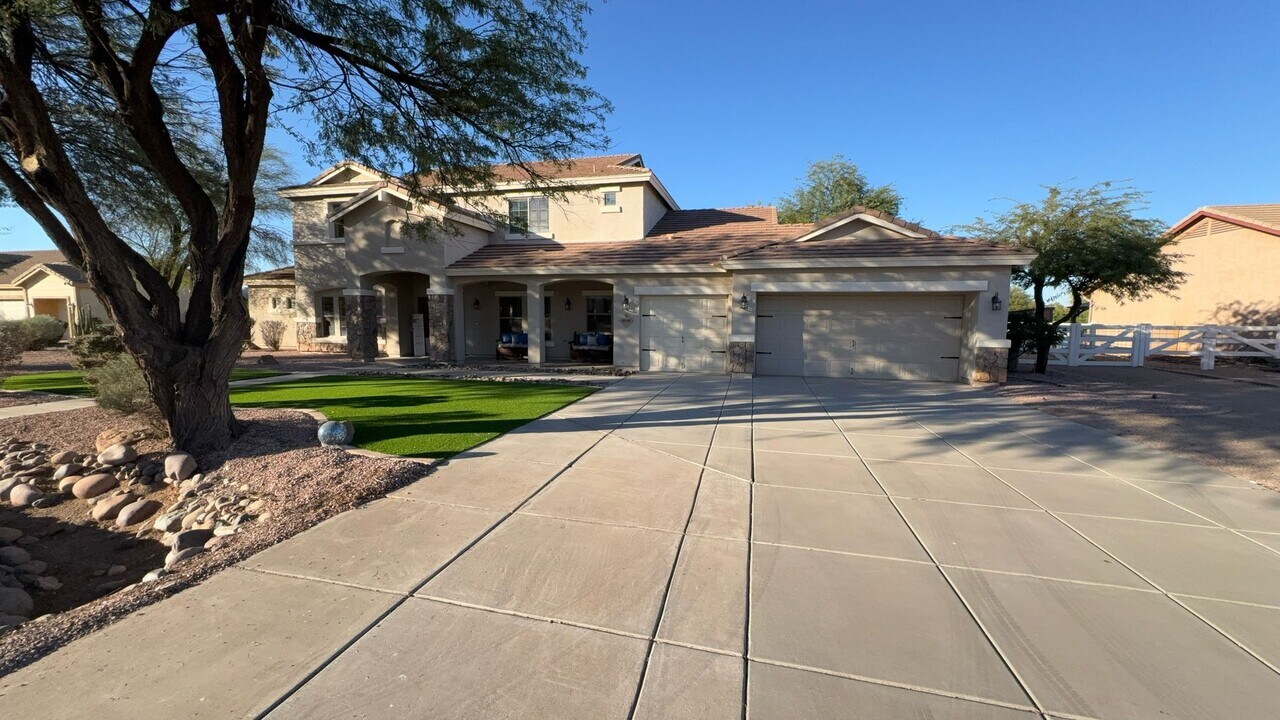 9998 W Prospector Dr in Queen Creek, AZ - Building Photo