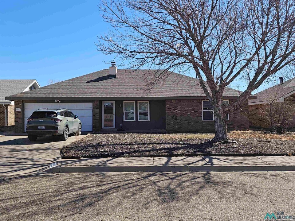 1717 Windsor Way in Clovis, NM - Building Photo