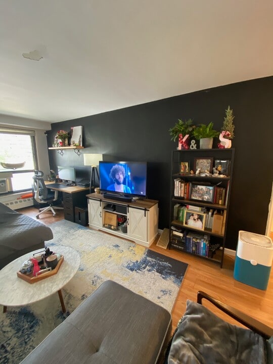 6125 98th St, Unit 1L in Rego Park, NY - Building Photo