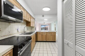 8711 Blind Pass Rd in St. Petersburg, FL - Building Photo - Building Photo