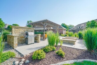 Fountain Glen in Lincoln, NE - Foto de edificio - Building Photo