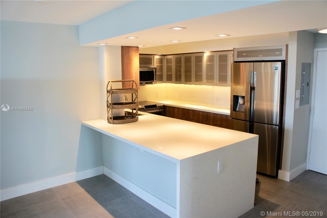 1050 93rd St-Unit -7C in Bay Harbor Islands, FL - Building Photo