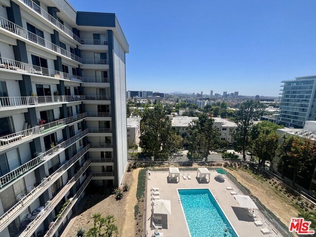 property at 100 S Doheny Dr