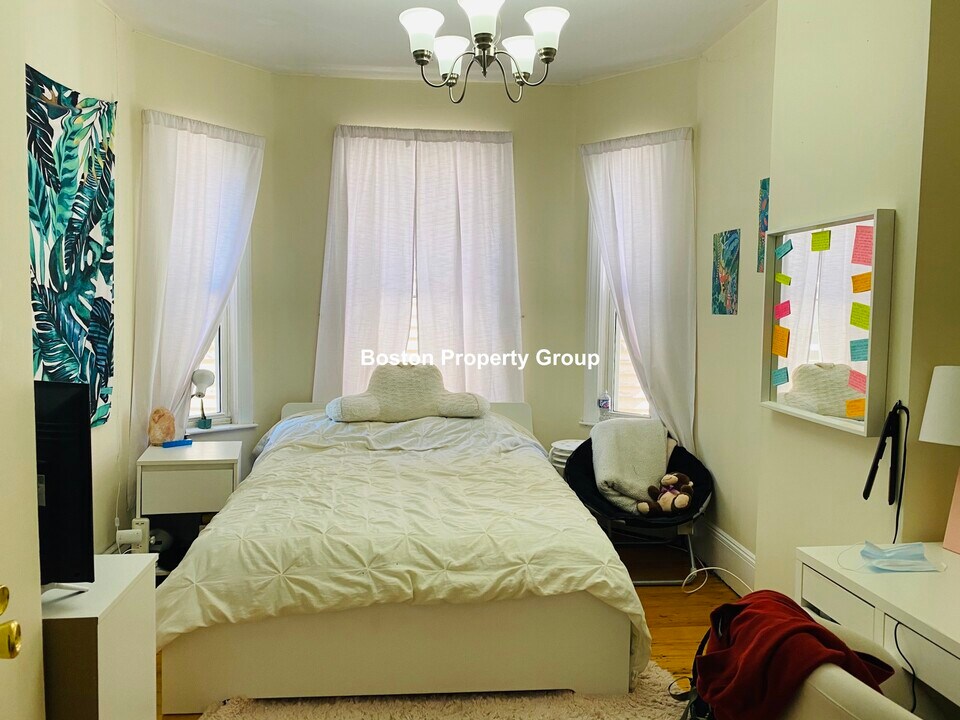 87 Hillside St, Unit 3 in Boston, MA - Foto de edificio