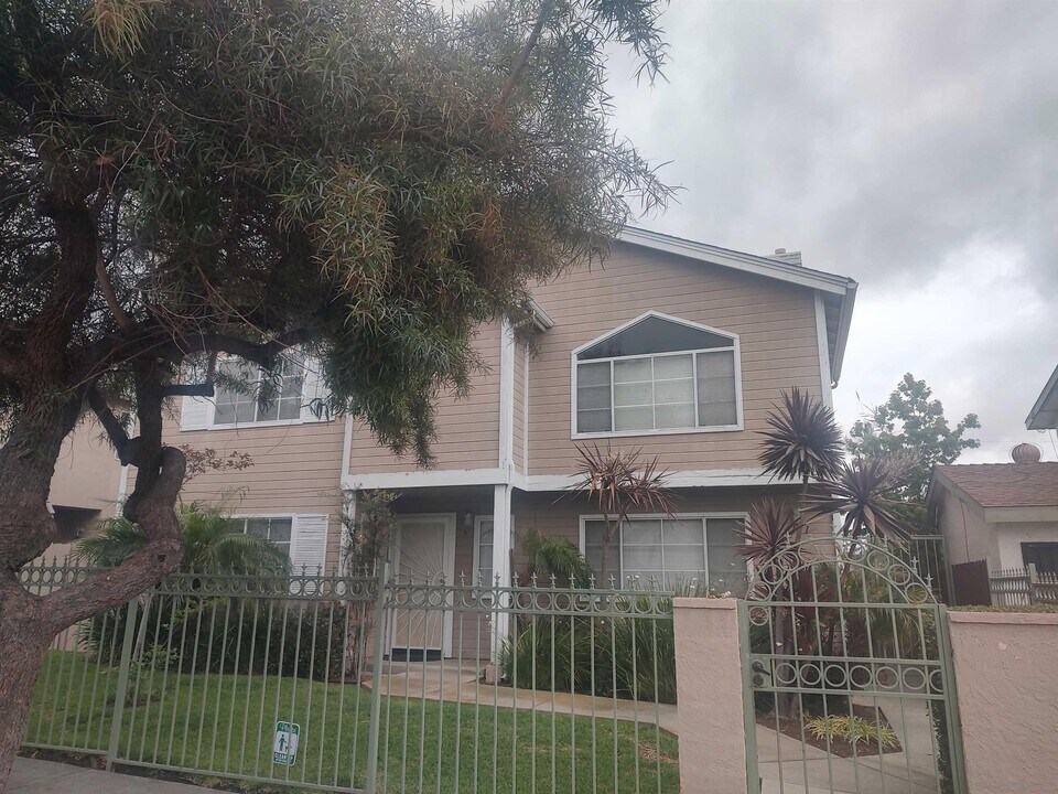 4111 Poplar St in San Diego, CA - Building Photo