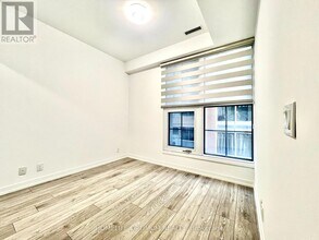 55-355 Mercer St in Toronto, ON - Building Photo - Building Photo