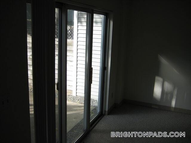 148 N Beacon St in Boston, MA - Foto de edificio - Building Photo