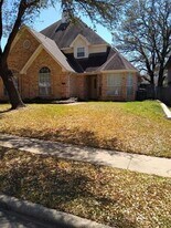 1807 Evergreen Ct in Grapevine, TX - Building Photo